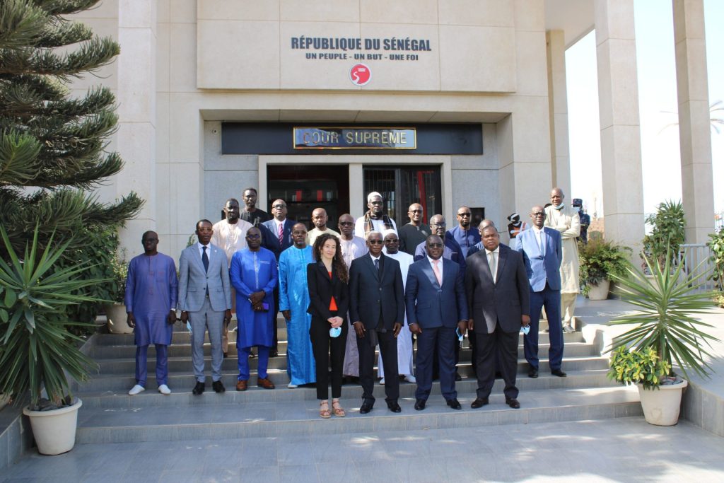Hélène Tigroudja durante su visita a Senegal en abril de 2022, instancia en la que expuso los recientes estándares del Comité en materia de libertad de expresión.