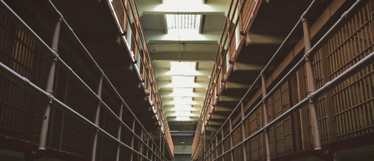 Medidas alternativas a la privación de libertad como aspecto central en la adopción de enfoques diferenciados de tratamiento