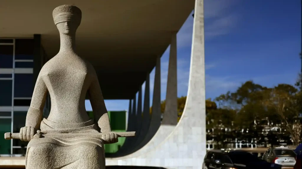 Ativismo Político Contra o Supremo Tribunal Federal: Estratégia Híbrida de Erosão Democrática
